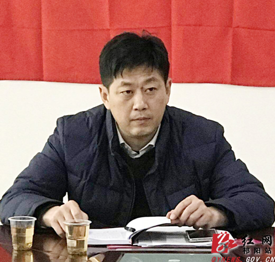 浯溪代表团讨论现场县人大常委会主任邓晓阳在长虹代表团参与讨论县委